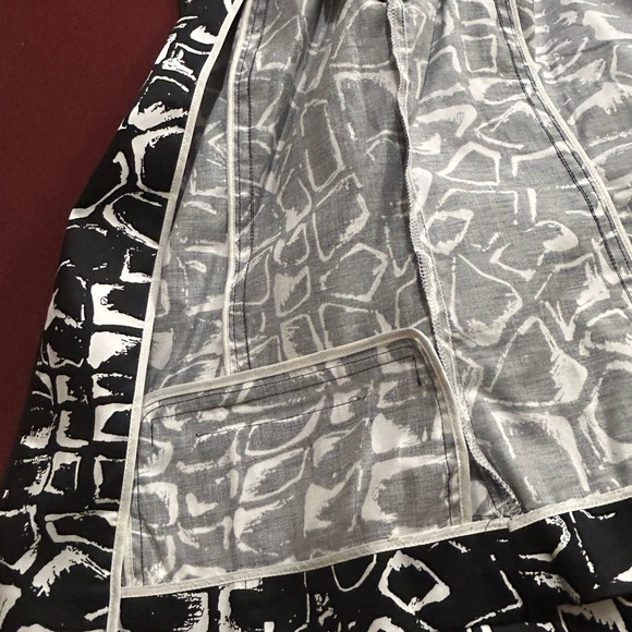 St. John Black and White Abstract Blouse - Picture 11 of 14